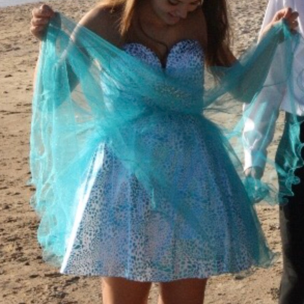 Prom dress - Picture 3 of 4