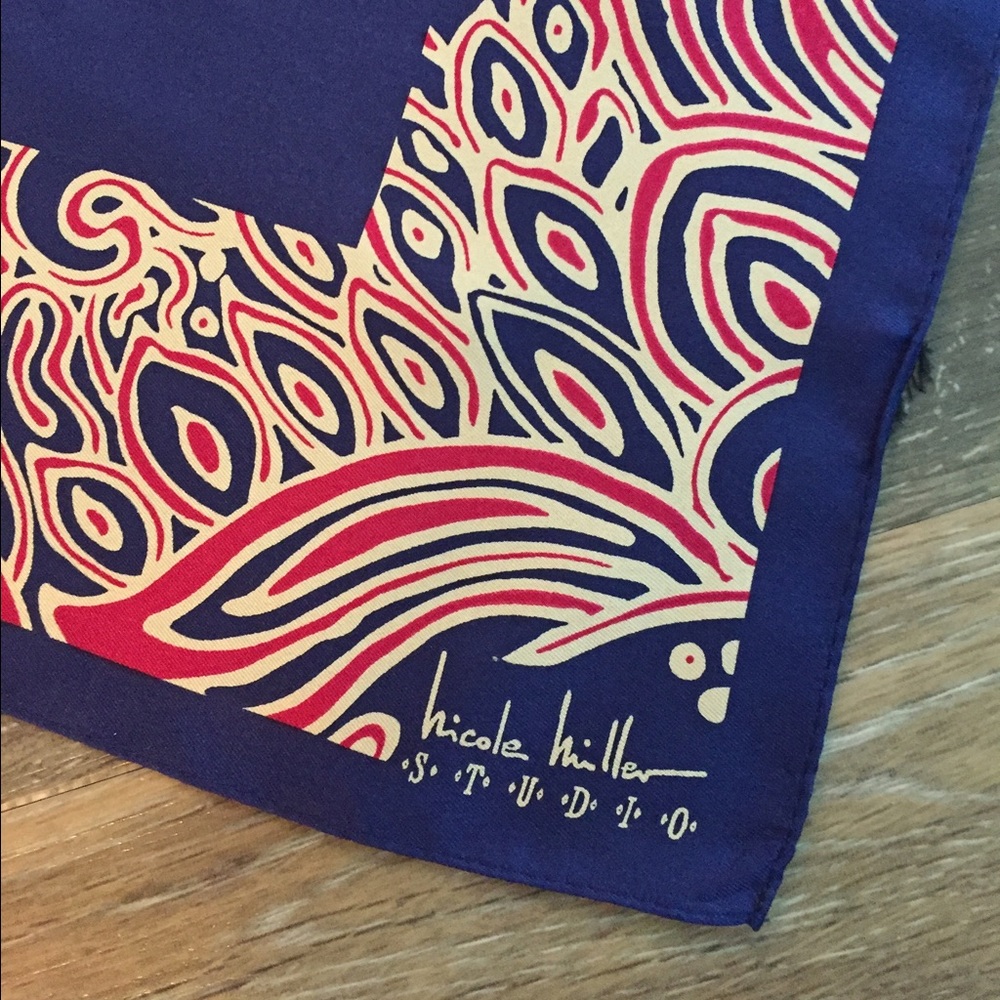 Gorgeous Nicole Miller silk scar