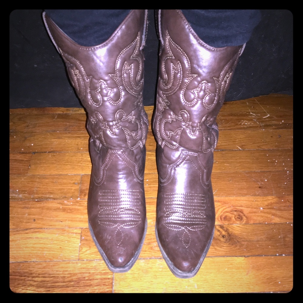 Brown cowgirl boots