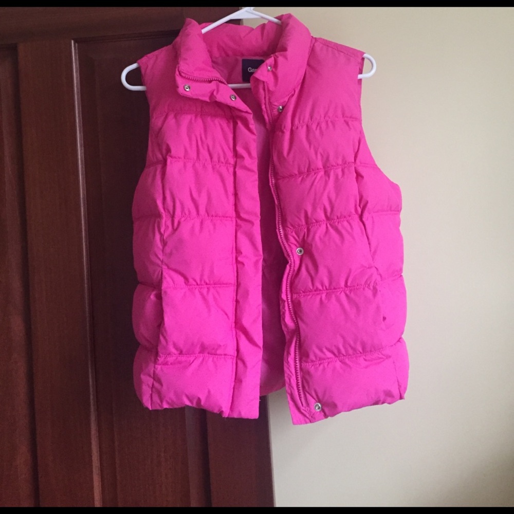 Large gap puffy pink vest