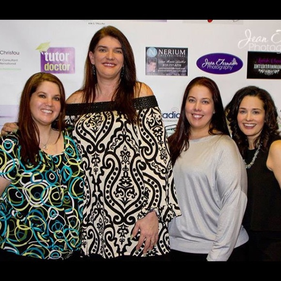 Beautiful one piece dressy romper. Size small - Picture 4 of 4