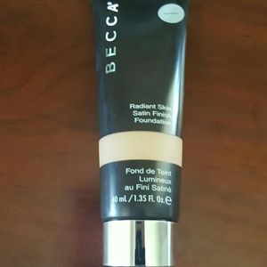 Becca Radiant Skin Satin Finish Foundation- Noiset