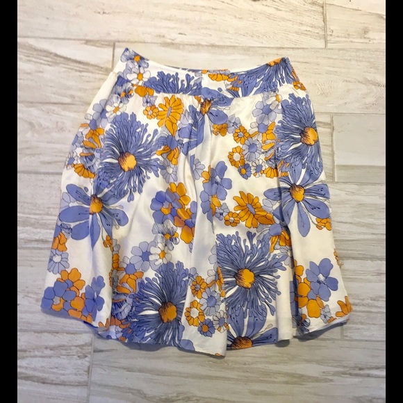 Beautiful Silk Skirt🌹🌼🌷Like New!❤️🌸❤️ - Picture 2 of 5