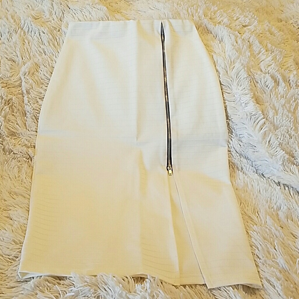 Skirt with slit