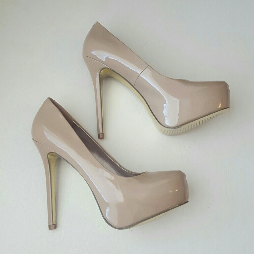 Steve Madden Nude Patent Platform Pumps