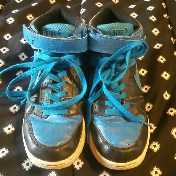 Youth Nike High Tops - Picture 1 of 4