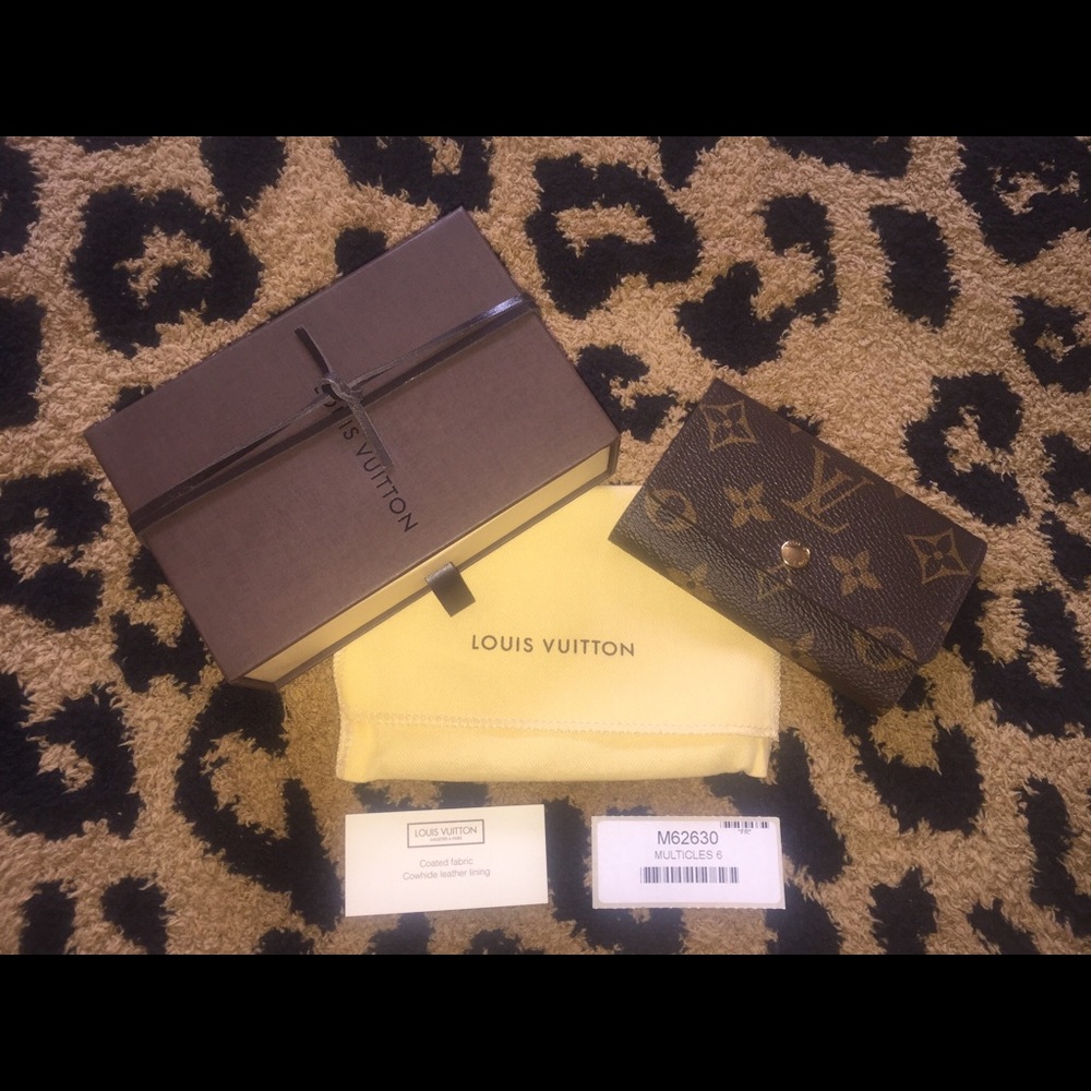 Authentic and New Louis Vuitton 6 key Holder