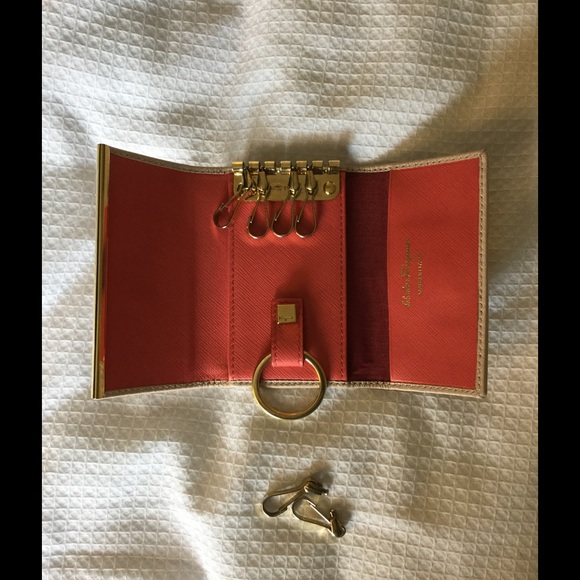 Salvatore Ferragamo 6 ring key holder - Picture 2 of 4