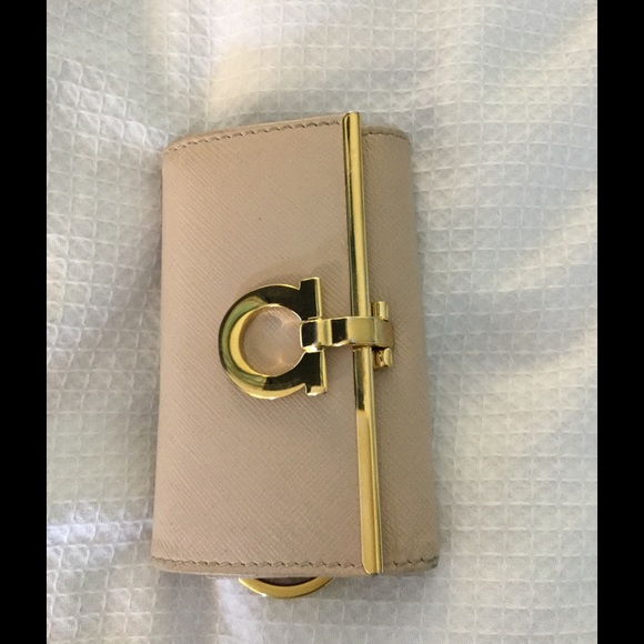 Salvatore Ferragamo 6 ring key holder - Picture 3 of 4