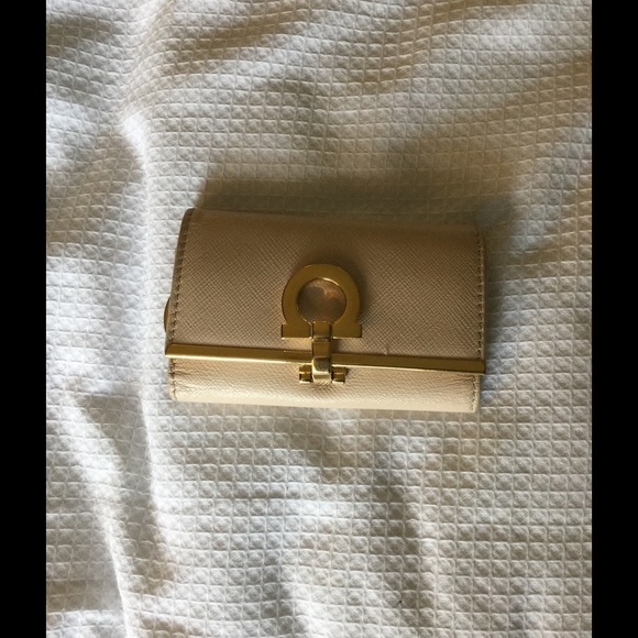 Salvatore Ferragamo 6 ring key holder - Picture 4 of 4