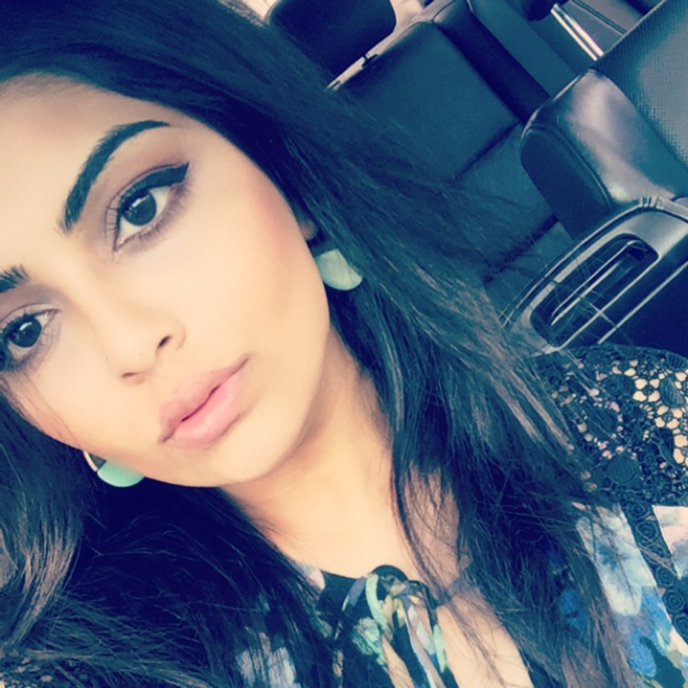 Meet your Posher, Amna