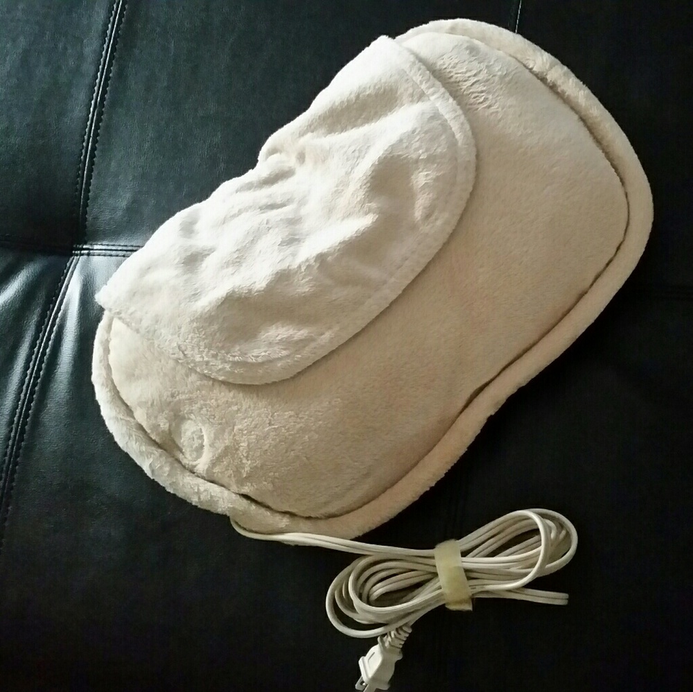 Heat and massage pillow