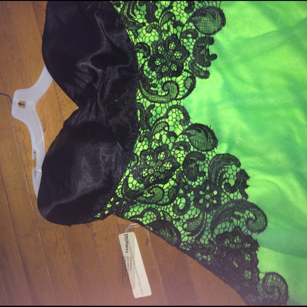PROM DRESS - Picture 3 of 5