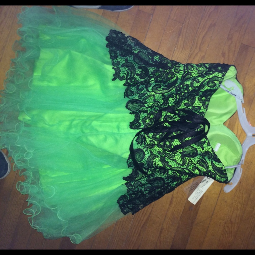 PROM DRESS - Picture 4 of 5