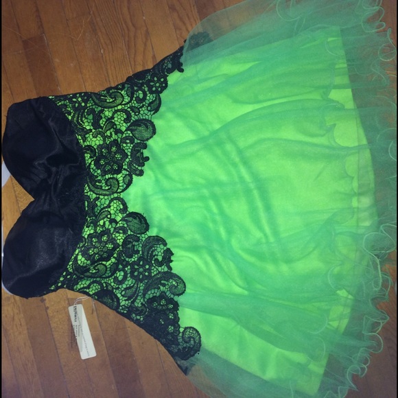 PROM DRESS - Picture 2 of 5