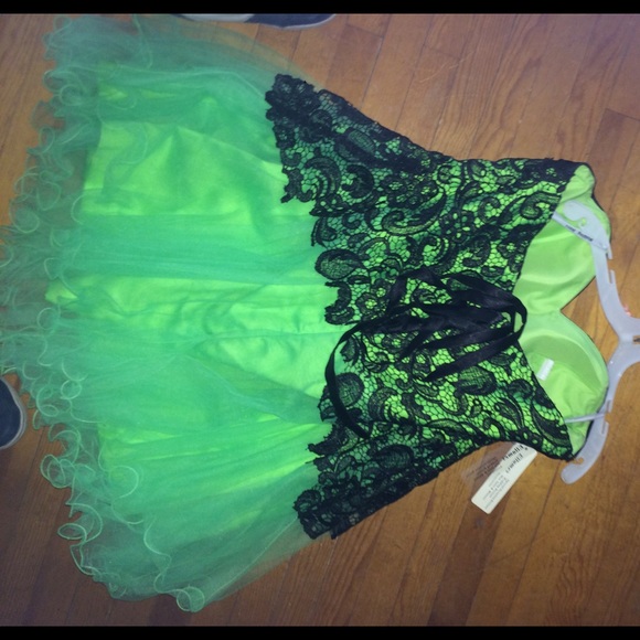 PROM DRESS - Picture 4 of 5