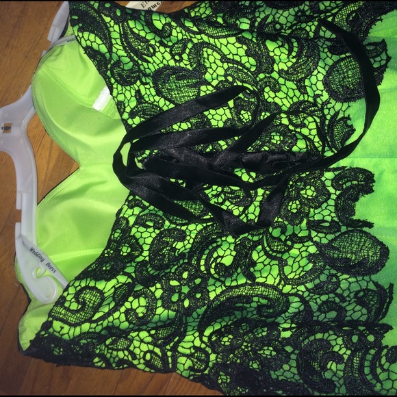 PROM DRESS - Picture 5 of 5