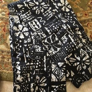 CHICOS BLACK AND WHITE CAPRI NWOT