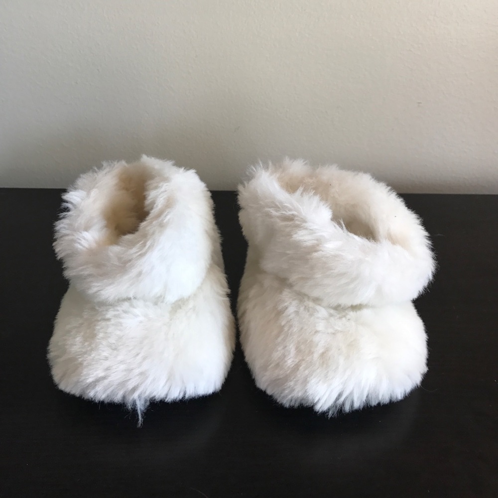 H & M faux fur baby booties 6-9 months