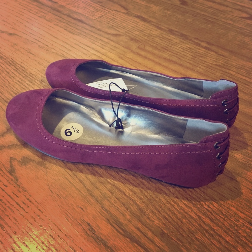 Never worn!! BCBG Ballet flats w/ lace-up heel