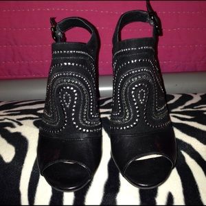 New Vince Camuto peep toe sandal