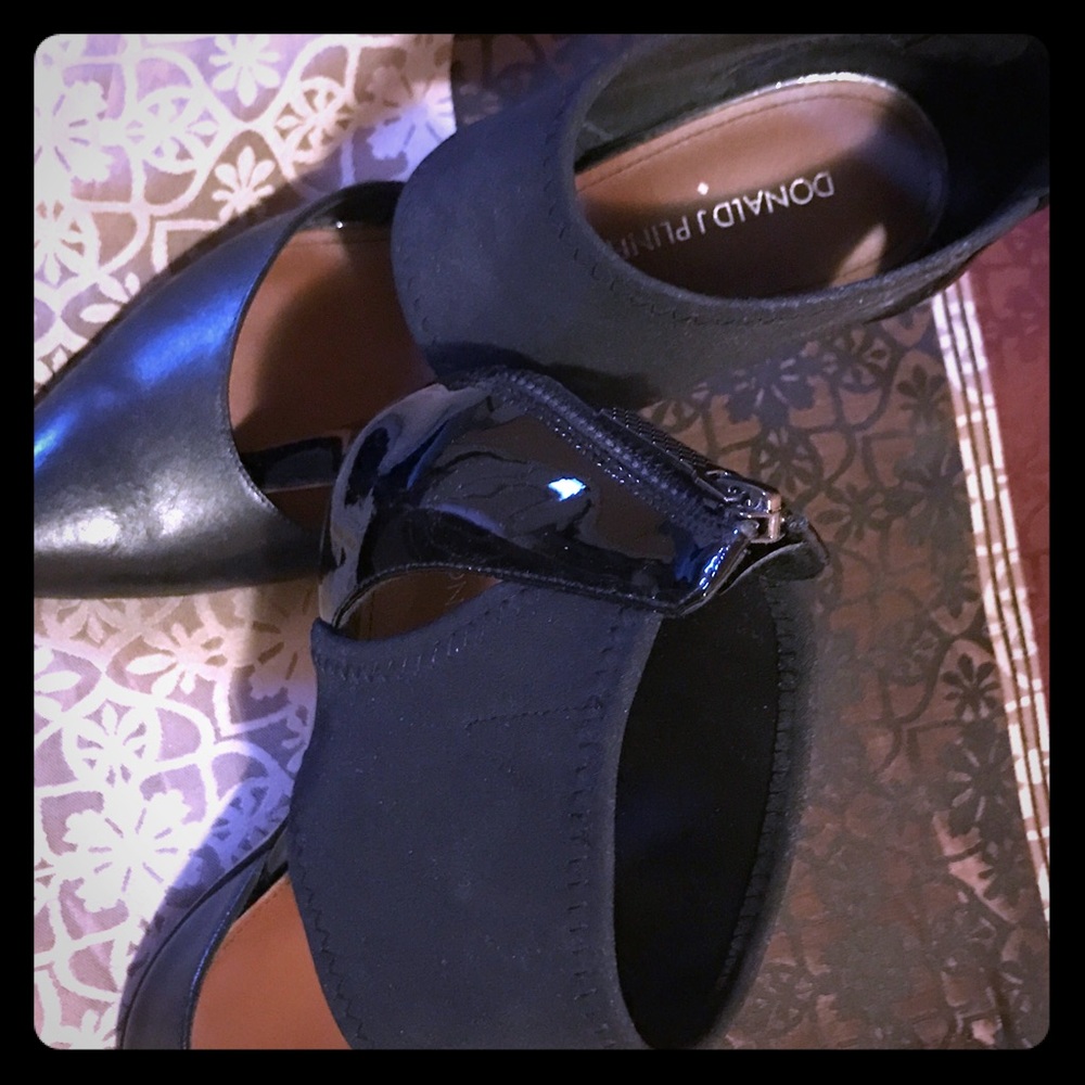 A sexy heel that caresses your ankle!
