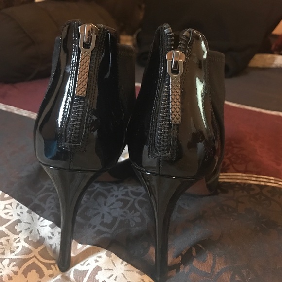 A sexy heel that caresses your ankle! - Picture 2 of 3