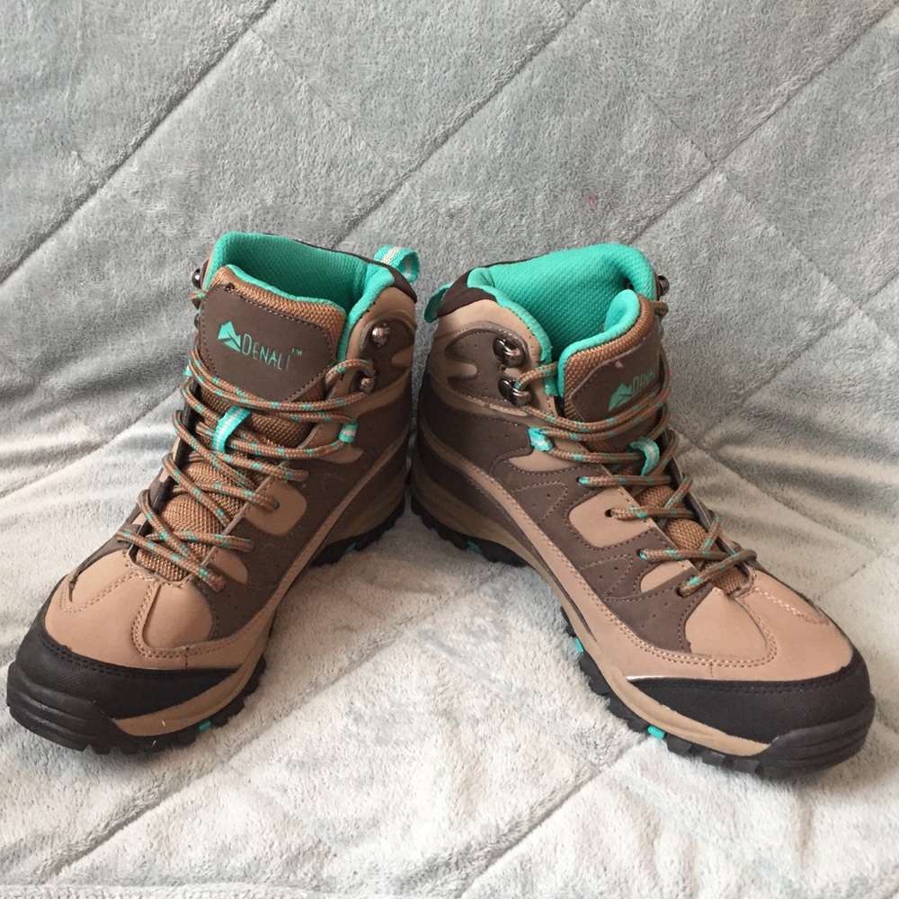 NWOT Denali Women Hiking Boots