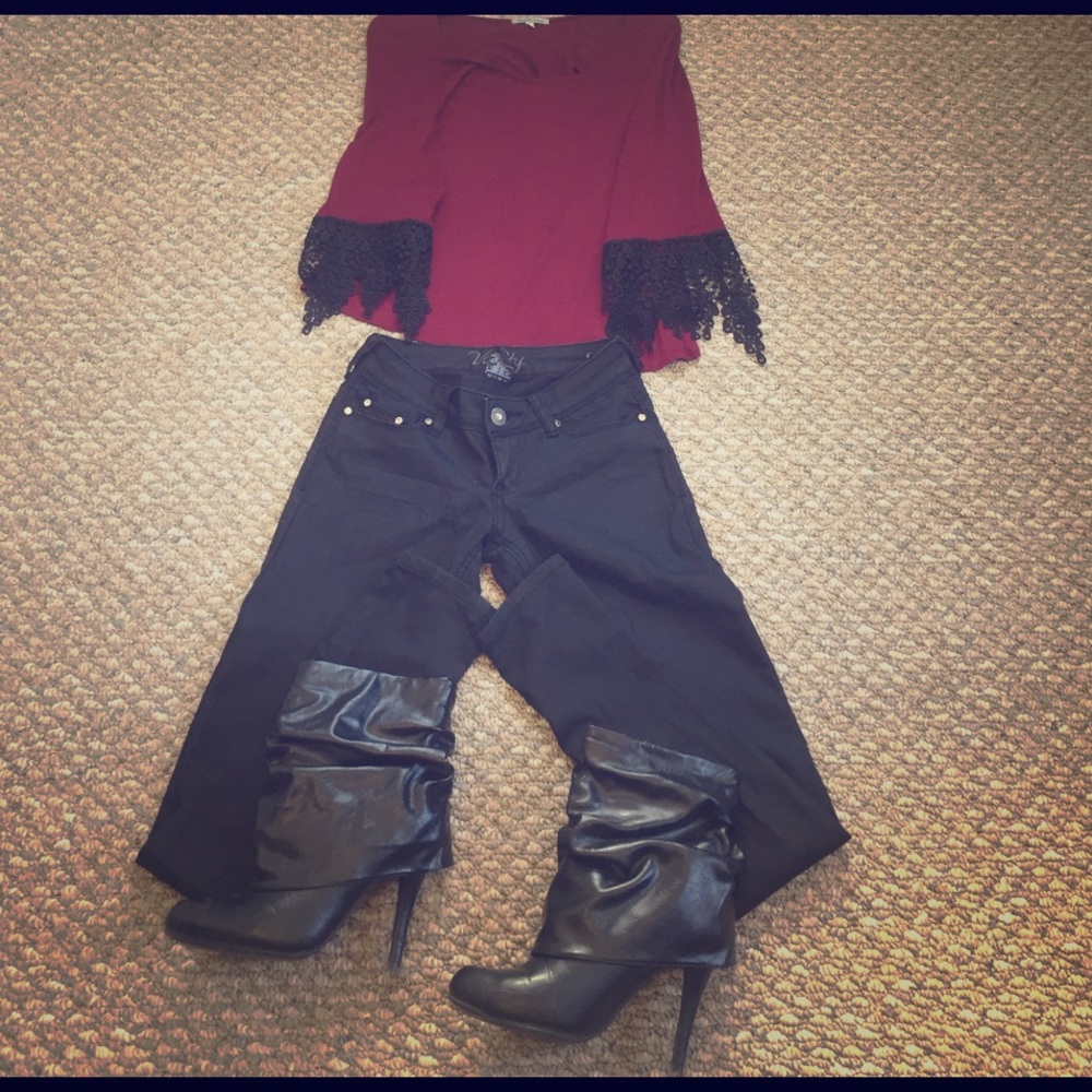 🔹Black "coated" skinnies🔹