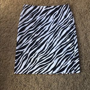Jones Wear Studio Dress Barn Zebra Pencil Skirt