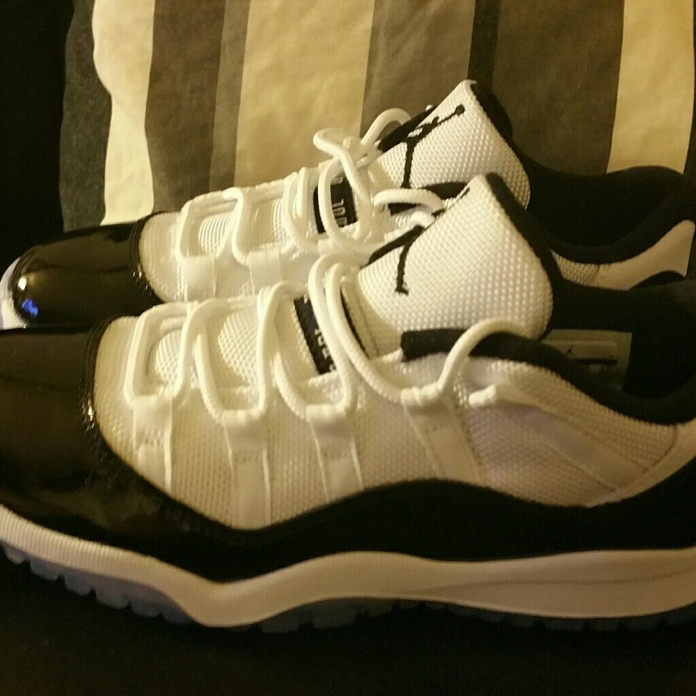 SOLD! Jordan retro 11 low ps size 2y