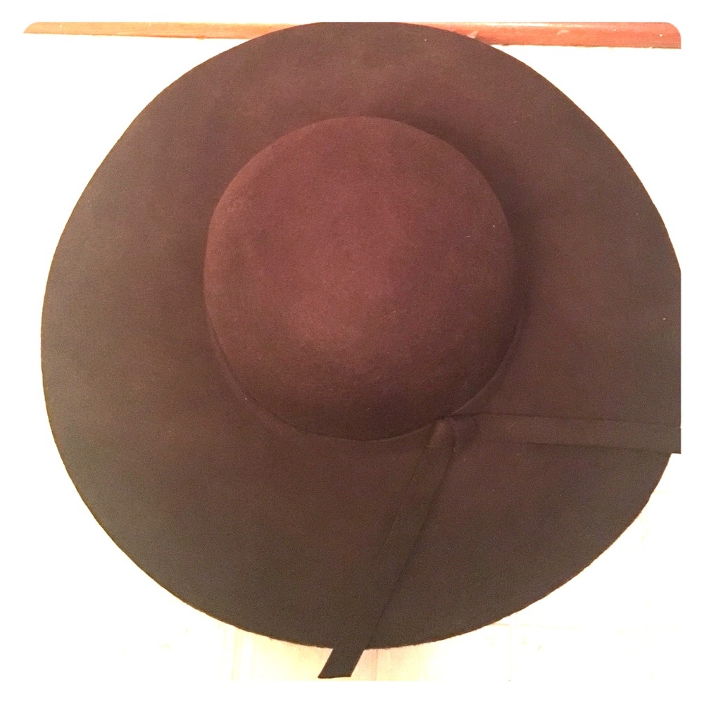 New 100% wool floppy brown hat with tie feature