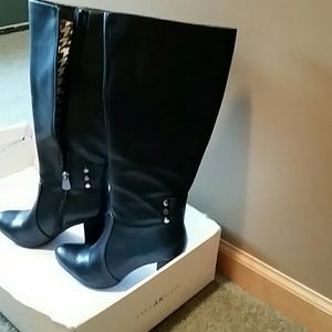 Black heel boots