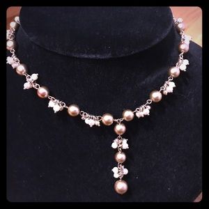 Elegant adjustable pearl necklace
