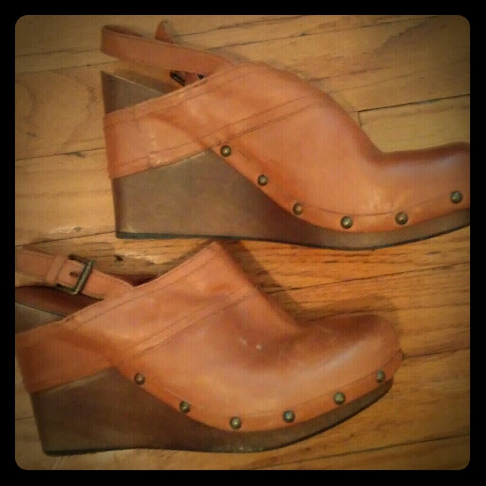Michael tan clogs