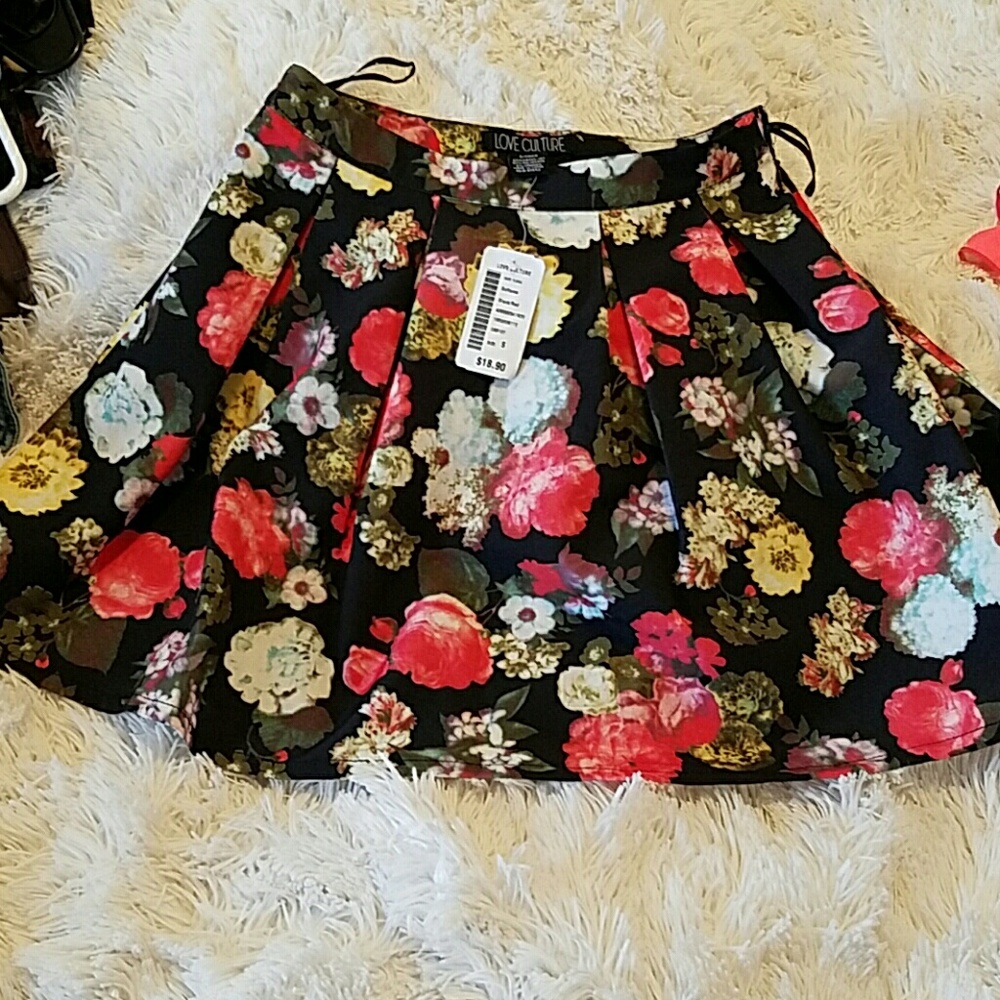 Love culture new with tags skirt