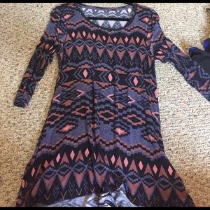 Long Aztec pattern shirt
