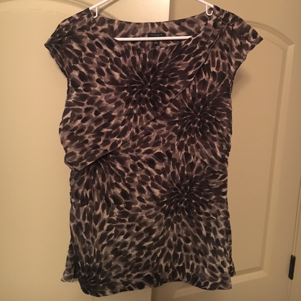 Ann Taylor top beautiful print🌼