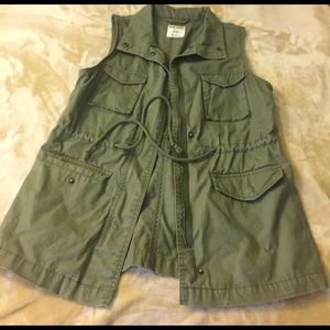 🌟 Olive Vest 🌟