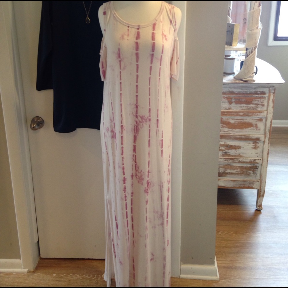 Maxi dress with shoulder cut outs