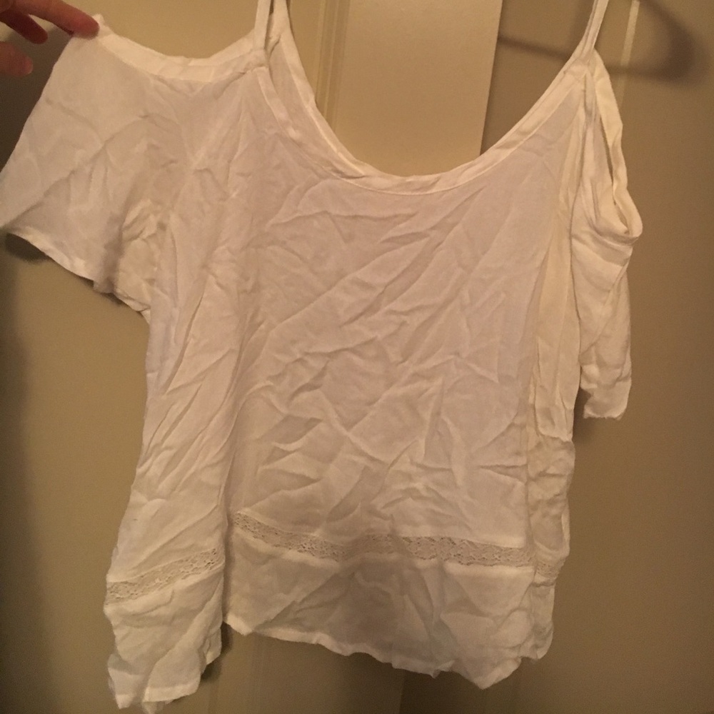 Beautiful off the shoulder spaghetti strap 👚