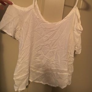 Beautiful off the shoulder spaghetti strap 👚