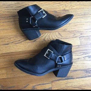 Black ankle booties!