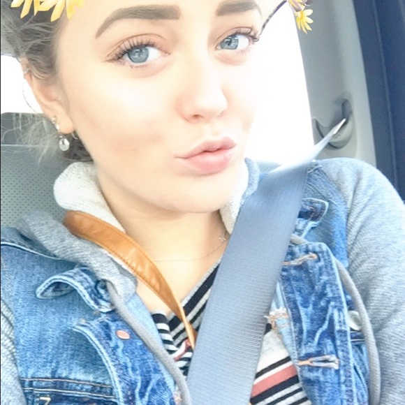 Meet your Posher, Haleigh - Picture 2 of 3