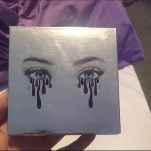 Kylie's holiday eyeshadow palette