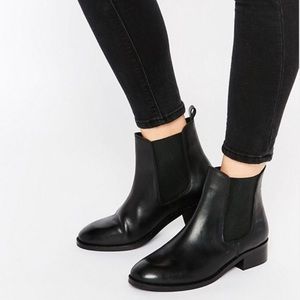 NWT ASOS Chelsea Boots