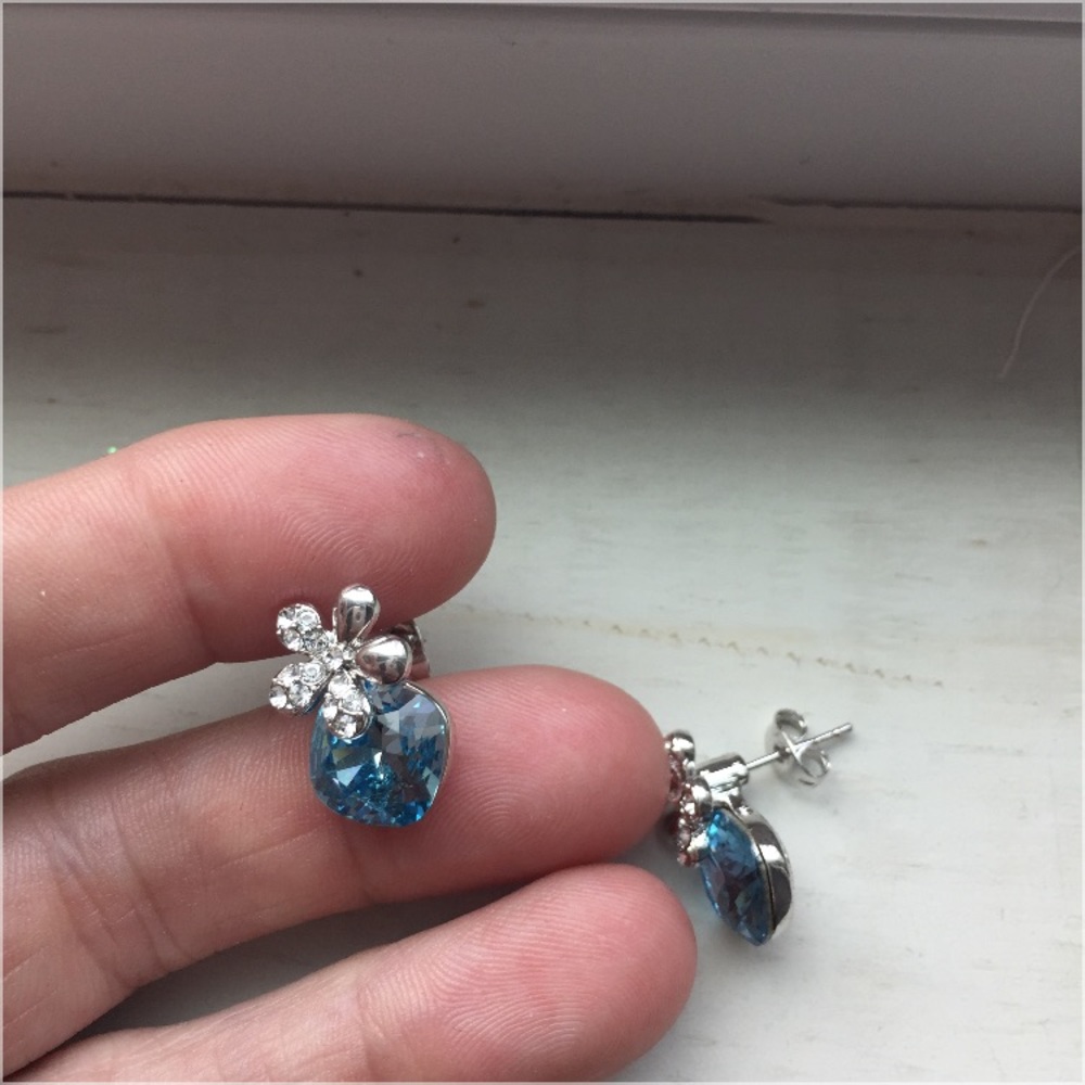 - pretty little Studs - Picture 3 of 4