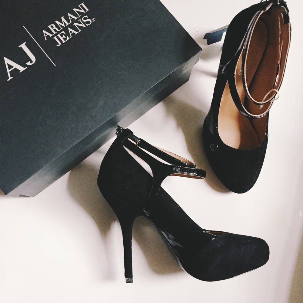 NWT Armani Jeans pumps
