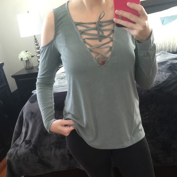 ✨SALE✨1️⃣ LEFT Sage Cold Shoulder Lace-up - Picture 2 of 3