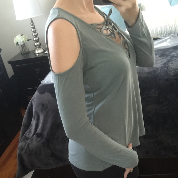 ✨SALE✨1️⃣ LEFT Sage Cold Shoulder Lace-up - Picture 3 of 3